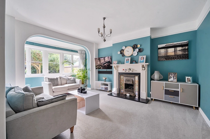 6 bedroom  semi-detached house for sale