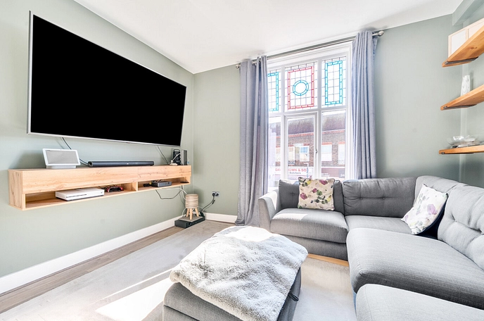 3 bedroom maisonette for sale