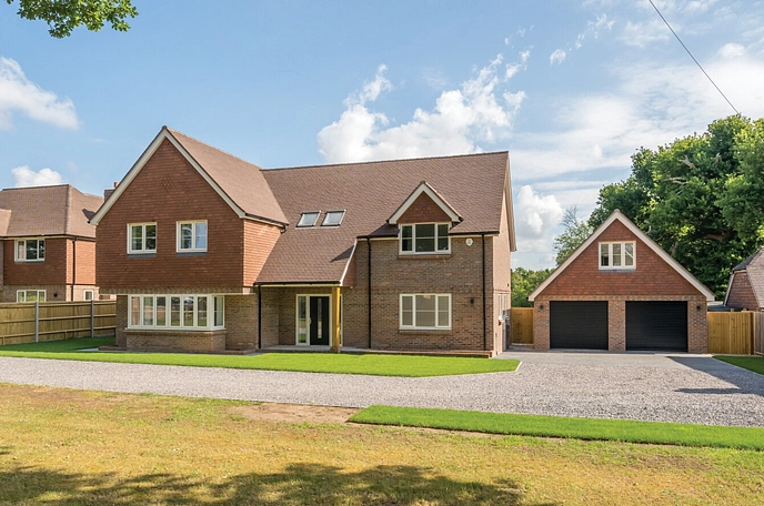 5 bedroom  detached house for sale