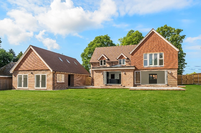 5 bedroom  detached house for sale