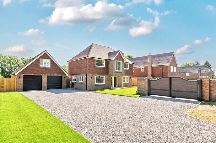 4 bedroom  detached house for sale