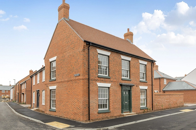 3 bedroom  semi-detached house for sale