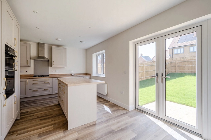 4 bedroom  semi-detached house for sale