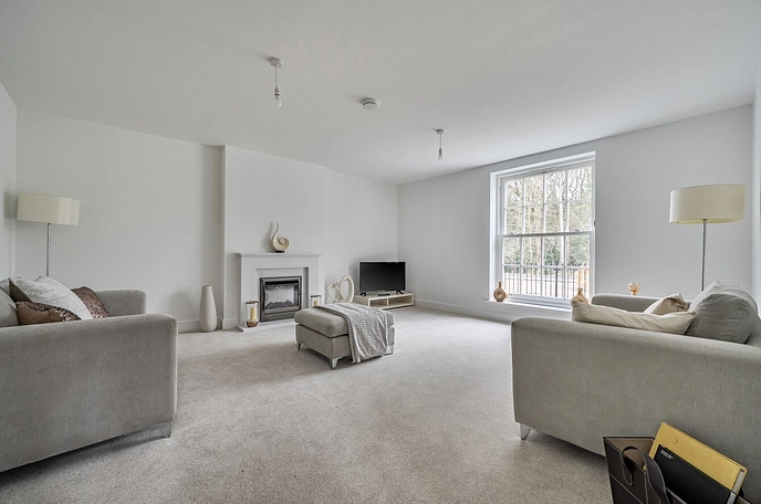 4 bedroom  semi-detached house for sale