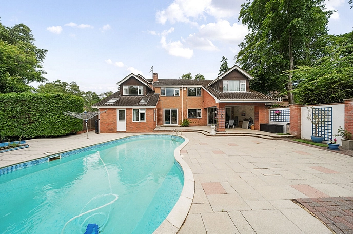 6 bedroom  detached house for sale