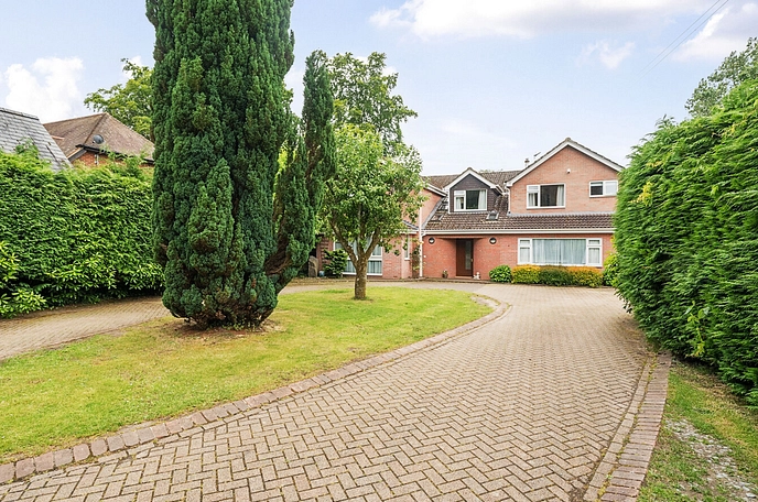 6 bedroom  detached house for sale