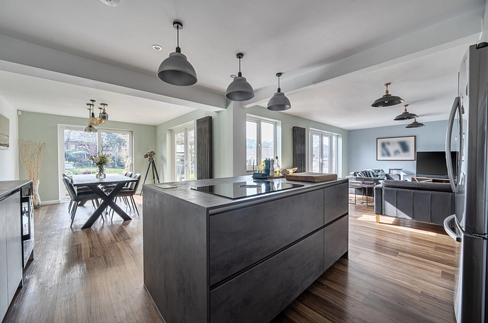 4 bedroom  detached house for sale