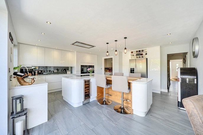 5 bedroom  detached house for sale