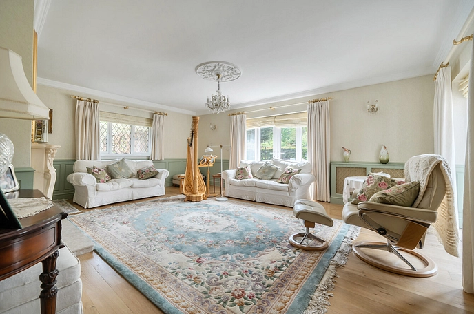 6 bedroom  detached house for sale
