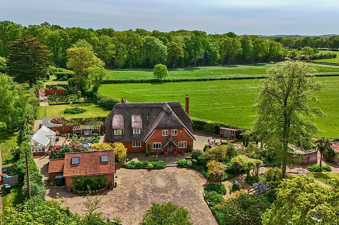 6 bedroom detached house for sale
