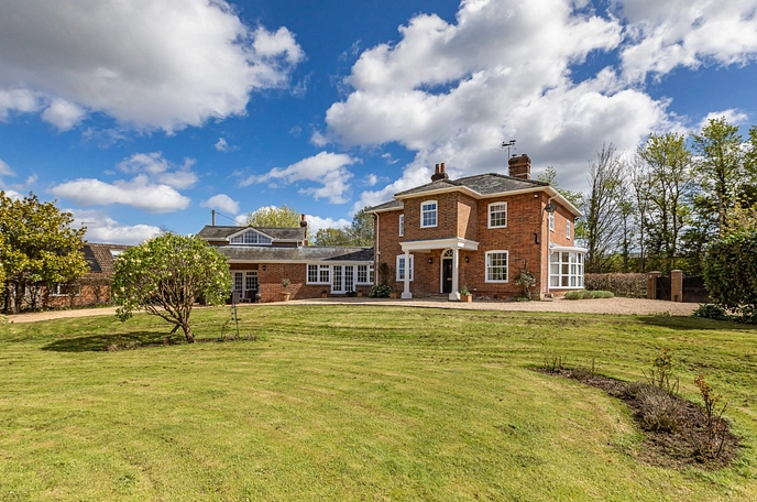 5 bedroom  detached house for sale