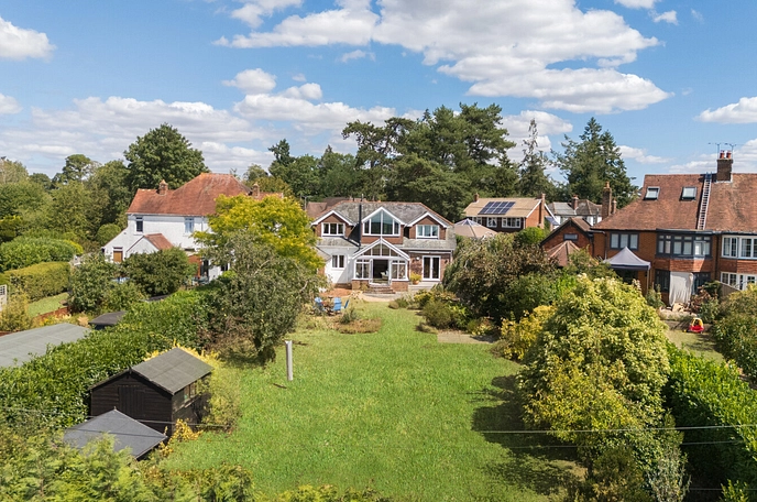 5 bedroom  detached house for sale
