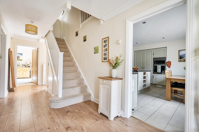 5 bedroom  detached house for sale
