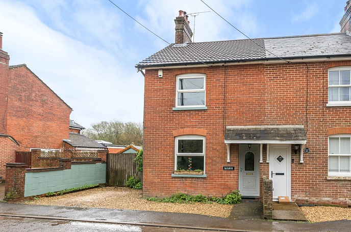 3 bedroom  semi-detached house for sale