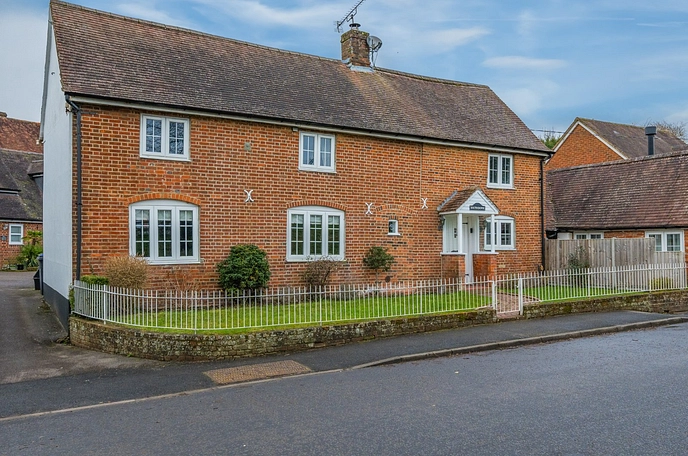 3 bedroom  semi-detached house for sale