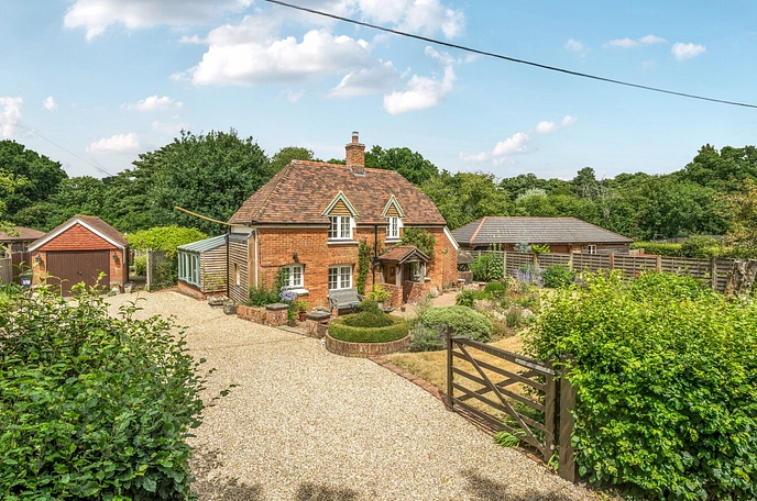 2 bedroom  detached house for sale