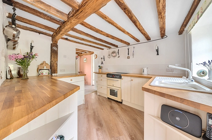 2 bedroom  detached house for sale