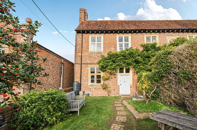 3 bedroom  semi-detached house for sale
