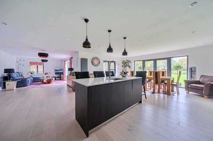 4 bedroom  detached house for sale