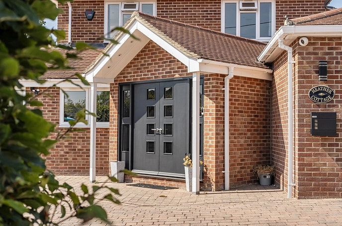 5 bedroom  detached house for sale