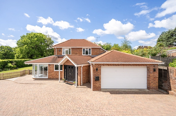 5 bedroom  detached house for sale