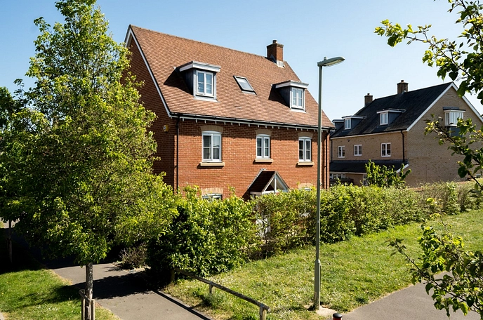 5 bedroom  detached house for sale