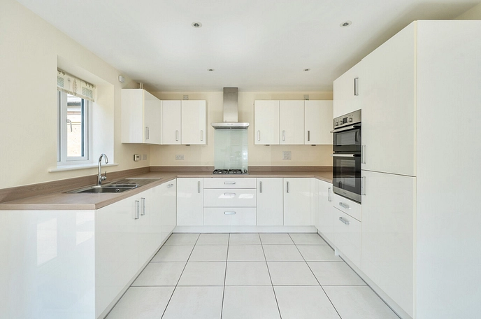 4 bedroom  semi-detached house for sale