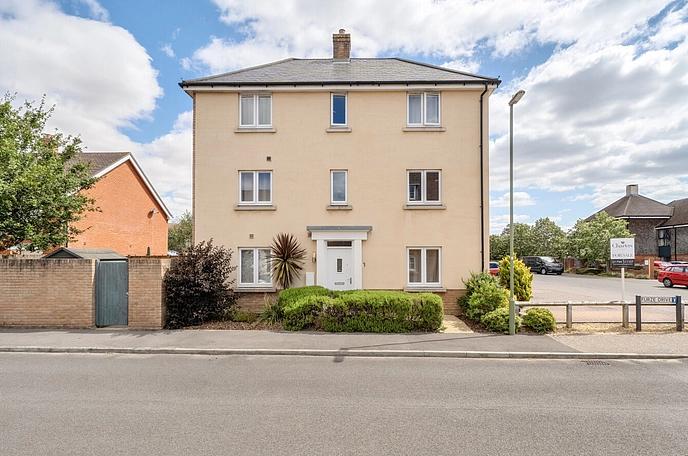 4 bedroom  semi-detached house for sale