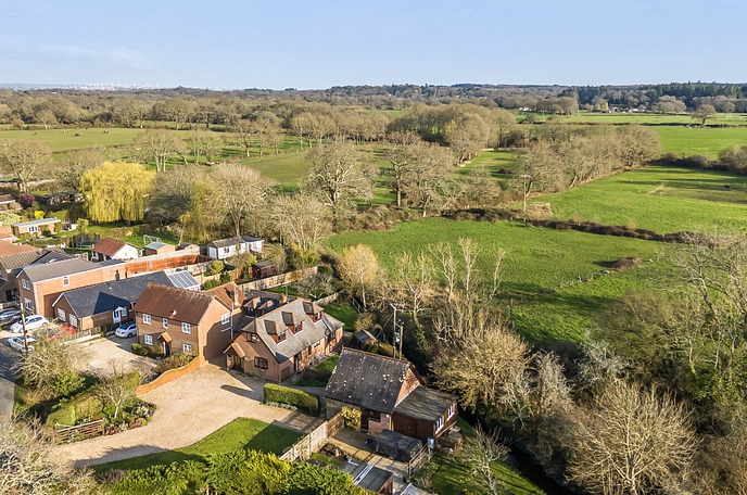 4 bedroom  semi-detached house for sale
