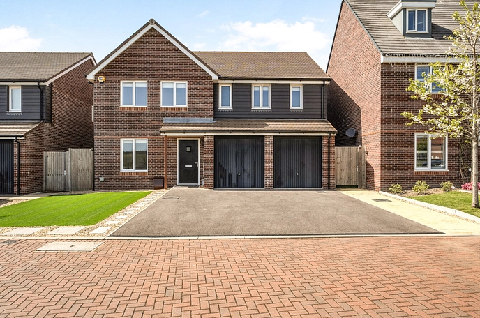 5 bedroom  detached house for sale