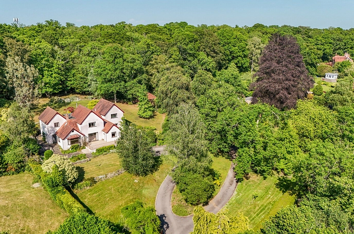 5 bedroom  detached house for sale