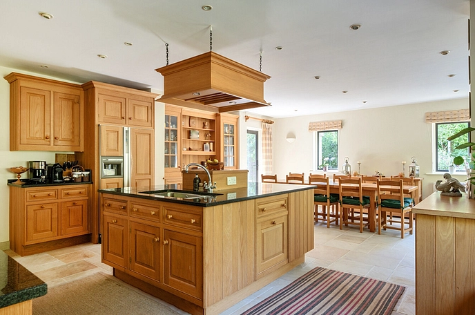 5 bedroom  detached house for sale
