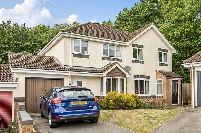 3 bedroom  semi-detached house for sale
