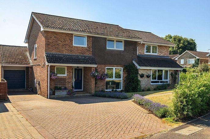 6 bedroom detached house for sale