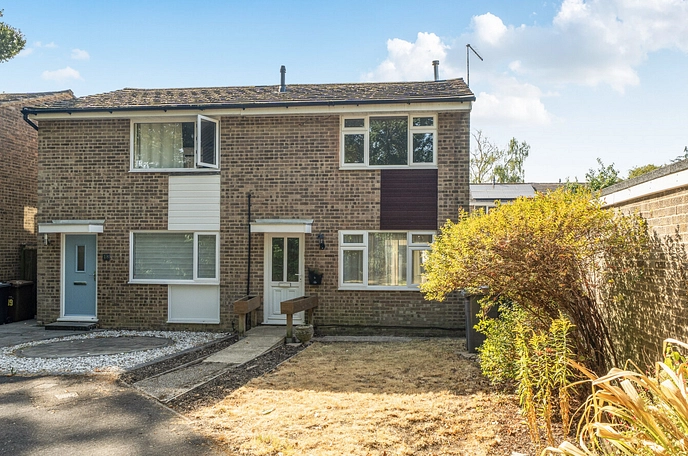 2 bedroom  semi-detached house for sale
