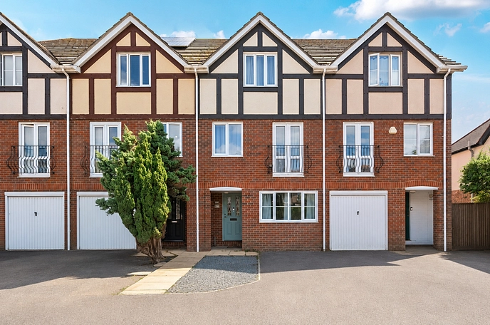 4 bedroom  terraced house for sale