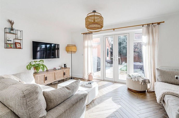3 bedroom  semi-detached house for sale