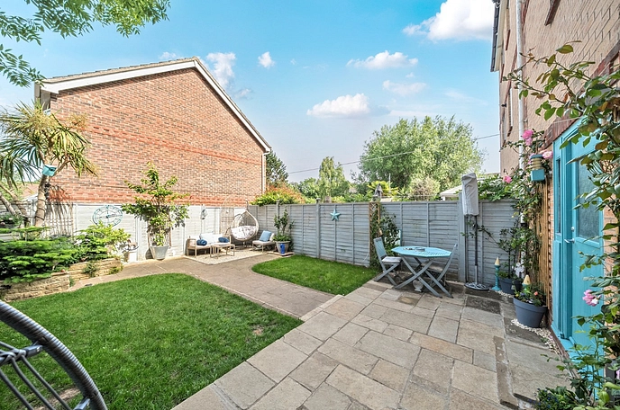 3 bedroom  terraced house for sale