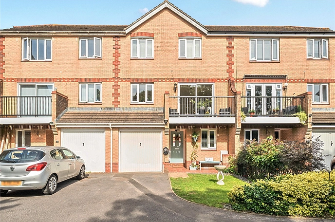 3 bedroom  terraced house for sale