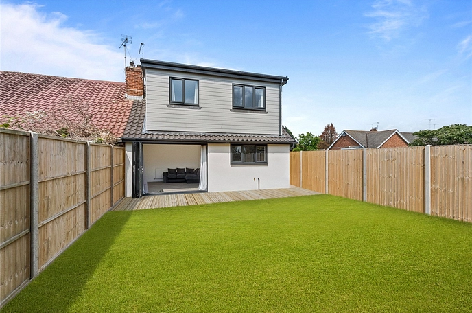 4 bedroom  semi-detached house for sale