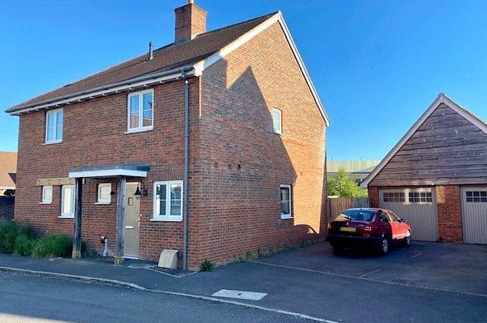 2 bedroom  semi-detached house to rent