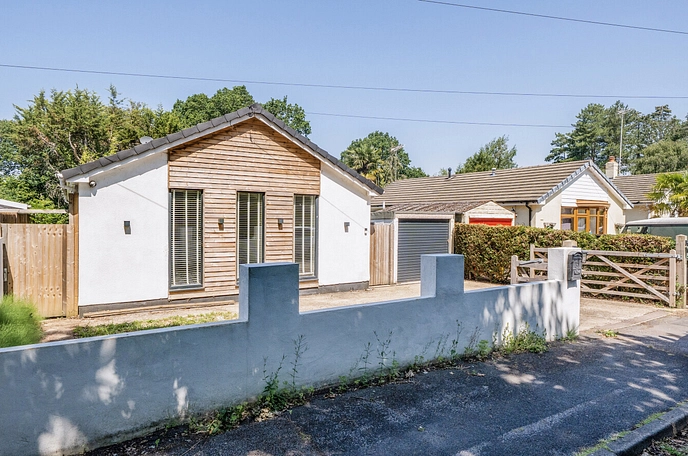 3 bedroom detached bungalow to rent
