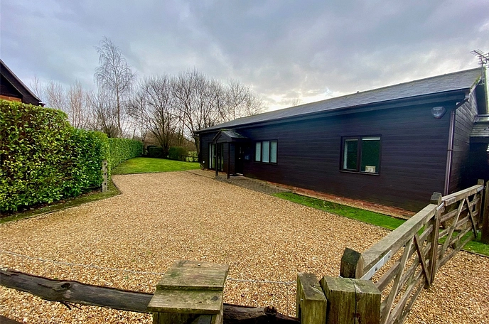 3 bedroom  detached barn conversion to rent