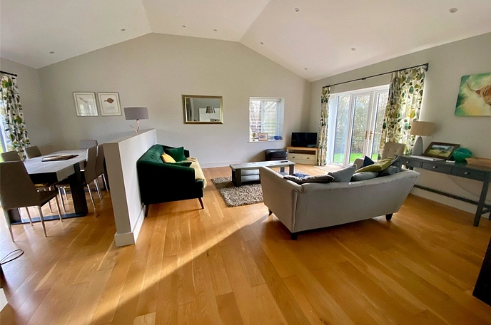 3 bedroom  detached barn conversion to rent