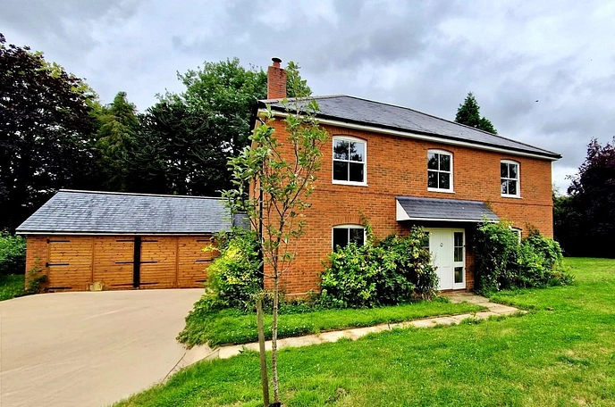 4 bedroom  detached house to rent