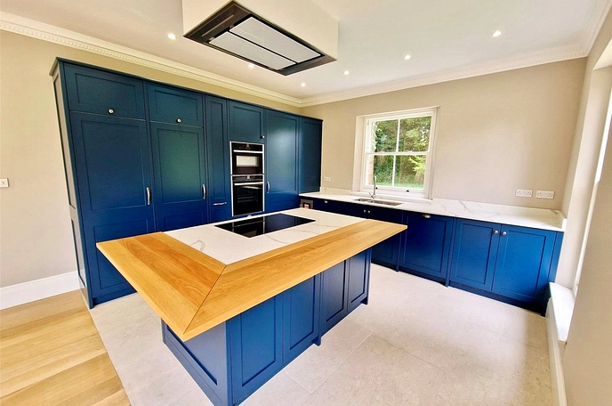 4 bedroom  detached house to rent