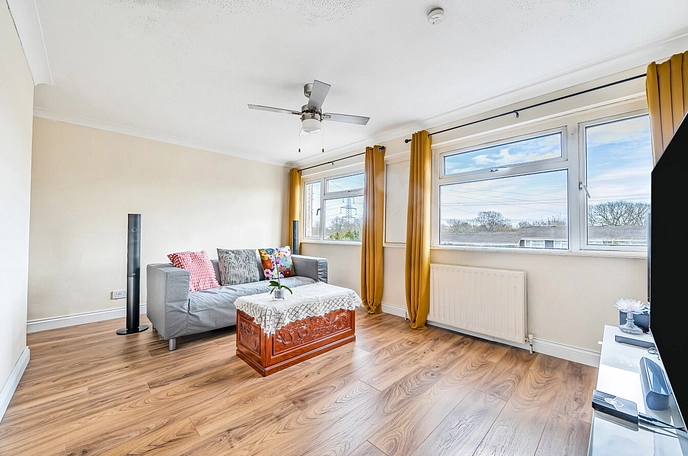 4 bedroom  terraced house to rent