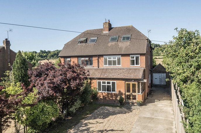 4 bedroom semi-detached house to rent