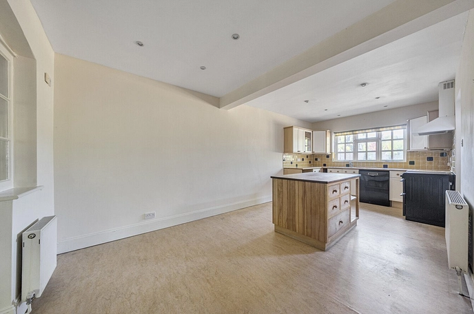 4 bedroom  semi-detached house to rent