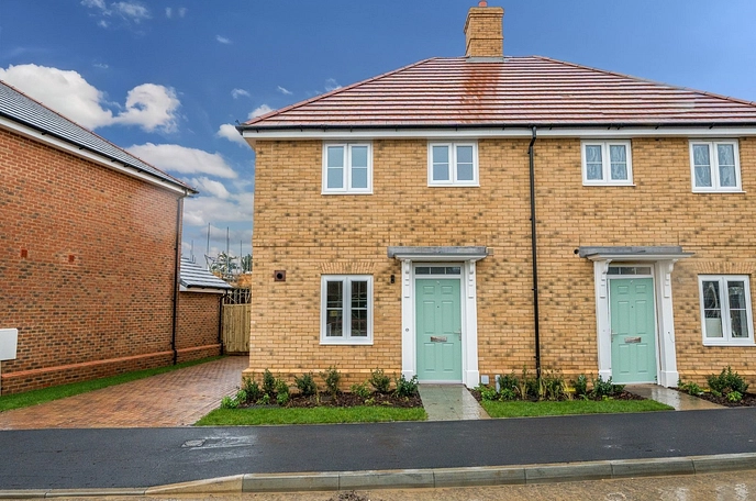 2 bedroom  semi-detached house to rent
